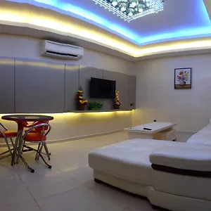 Hotel Golden Leaves